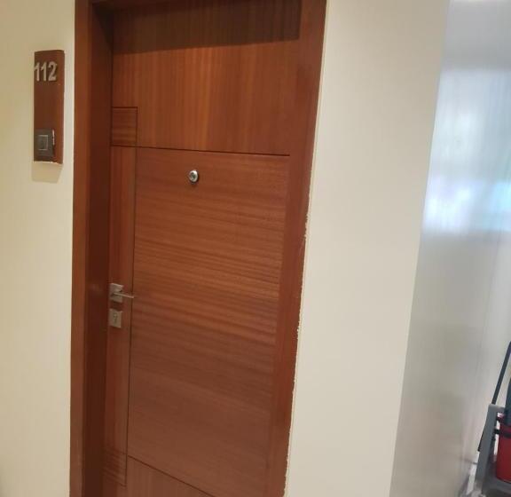 Номер Премиум, Milan International