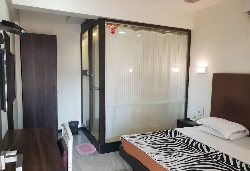 Номер Стандарт, Milan International