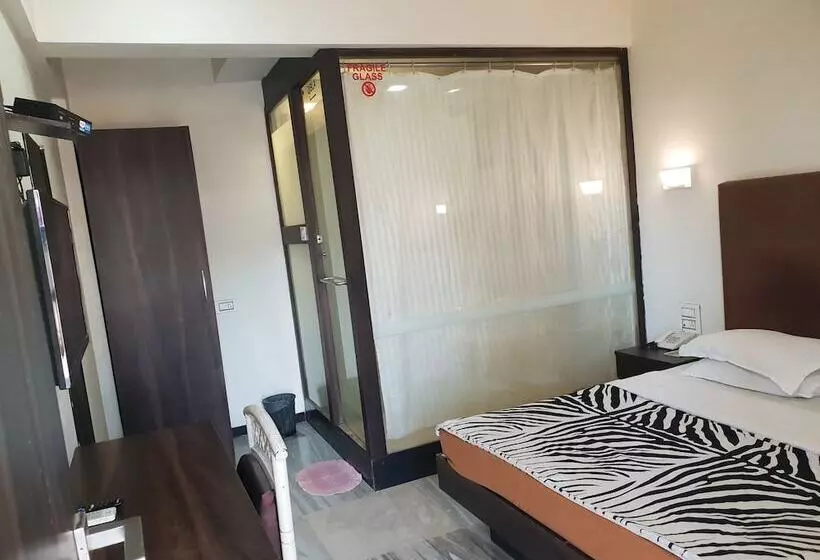 اتاق اکونومی, Milan International