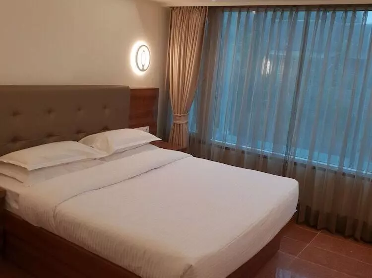 اتاق لوکس, Milan International