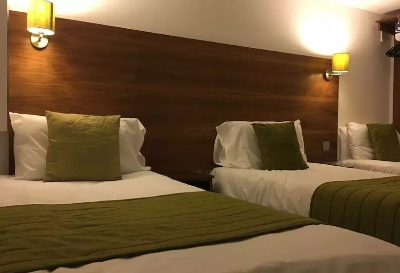 اتاق استاندارد سه نفره, Stockwood Hotel   Luton Airport