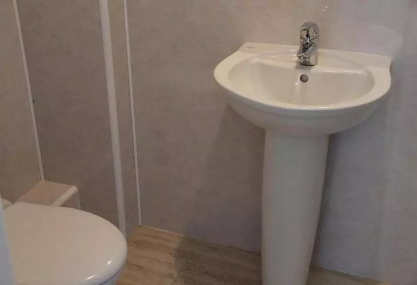 اتاق استاندارد سه نفره, Stockwood Hotel   Luton Airport