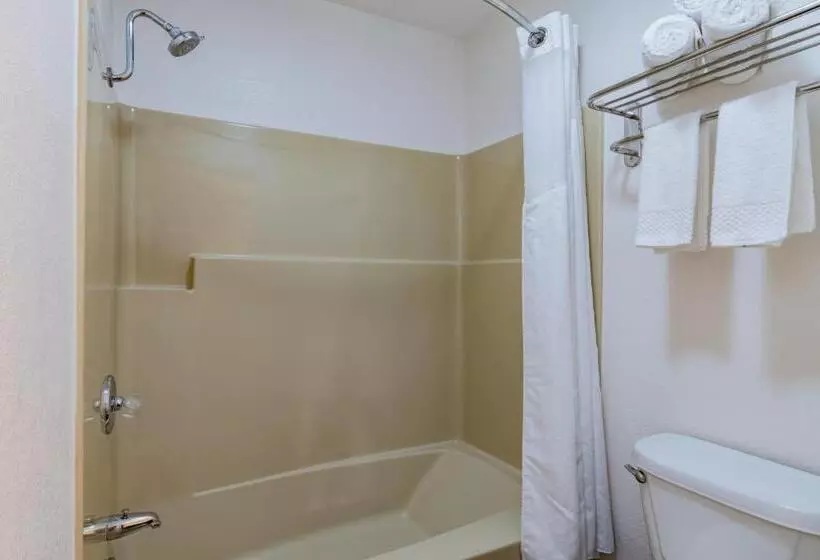 Standard-huone King-vuode, Super 8 By Wyndham Ukiah