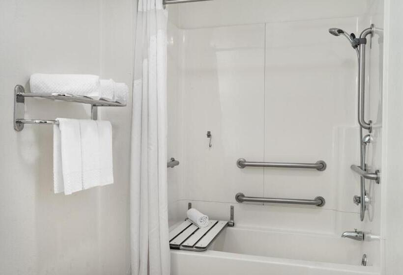 장애인을 위한 킹사이즈 침대 스탠다드 룸, Super 8 By Wyndham Ukiah