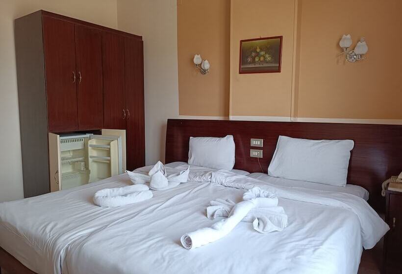 اتاق استاندارد, Susanna