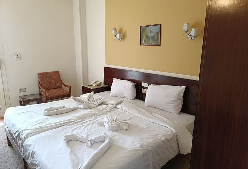 اتاق استاندارد, Susanna