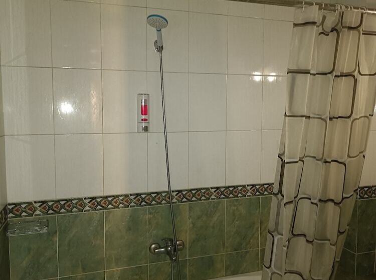 اتاق استاندارد سه نفره, Susanna