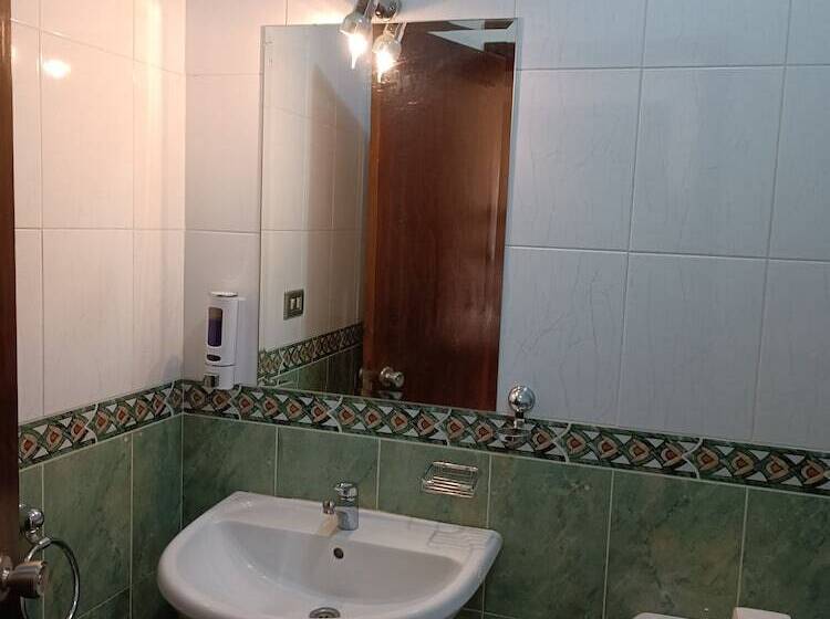 اتاق استاندارد سه نفره, Susanna