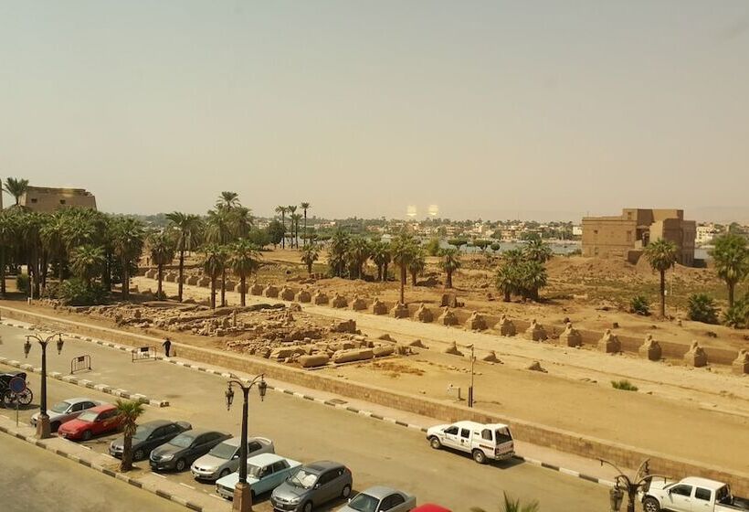 اتاق استاندارد با چشم‌انداز, Susanna