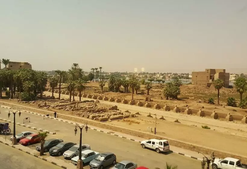 اتاق استاندارد با چشم‌انداز, Susanna