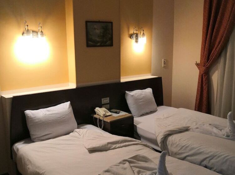 اتاق استاندارد با چشم‌انداز, Susanna