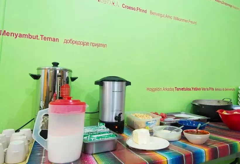 ルームシェアのワンベッド, Hostal Amigo