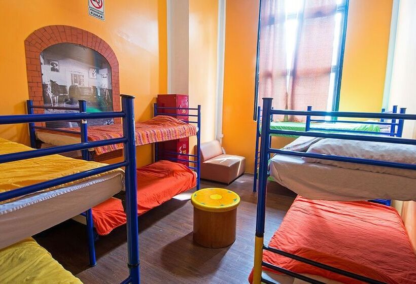 Кровать в Общей Комнате, Hostal Amigo