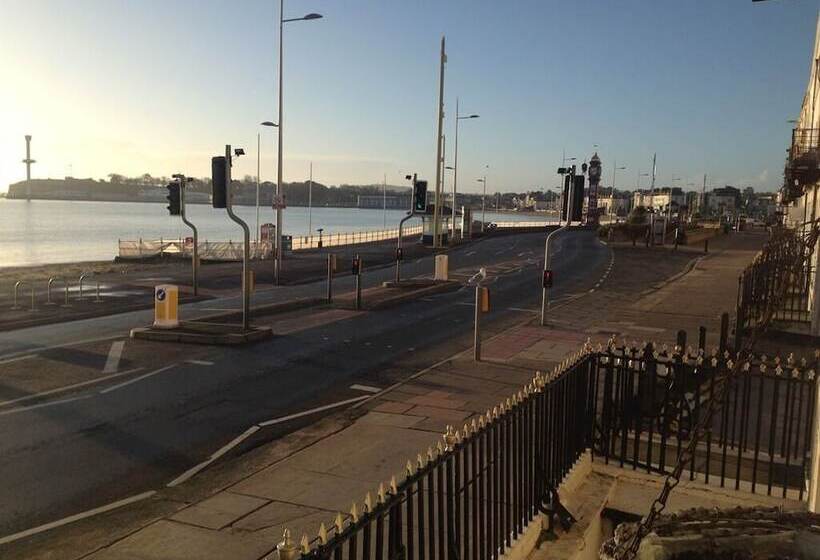 オーシャンビューのスーペリアトリプルルーム, A Maiden Rest