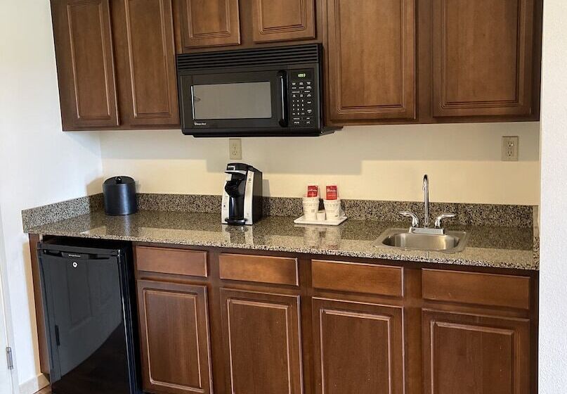 Люкс, Best Western Plus Valdosta Hotel & Suites