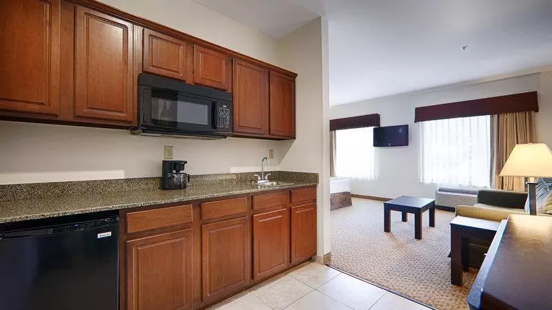 キングサイズベッドのスタンダードルーム, Best Western Plus Valdosta Hotel & Suites