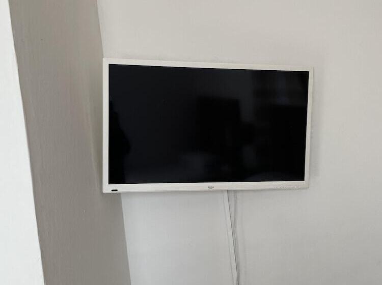 스탠다드 트리픔 룸 공동욕실, Diamonds Villa Near York Hospital