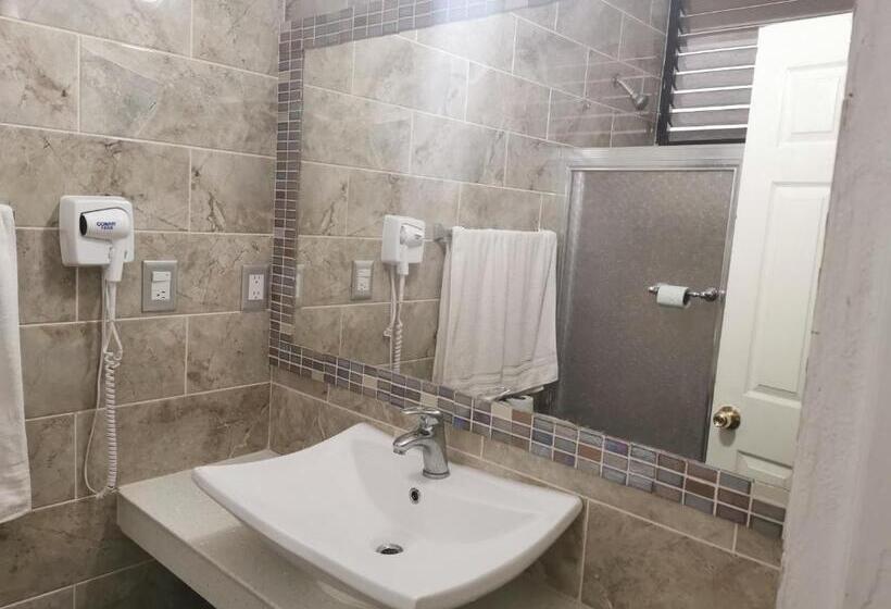 חדר פרמיום לשלושה, Doralba Inn