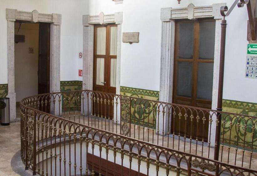 스탠다드 룸 더블 침대 2개, Historia