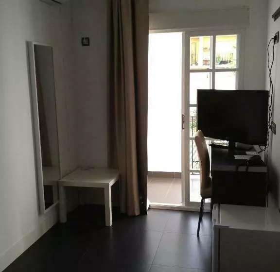 Standard Yhden Hengen Huone, Natursun