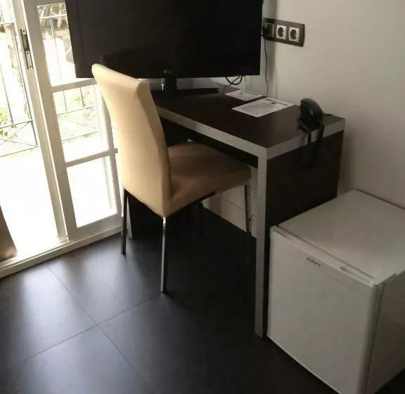 Standard Yhden Hengen Huone, Natursun