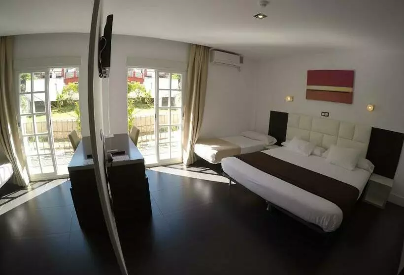 Standard Kolmen Hengen Huone, Natursun