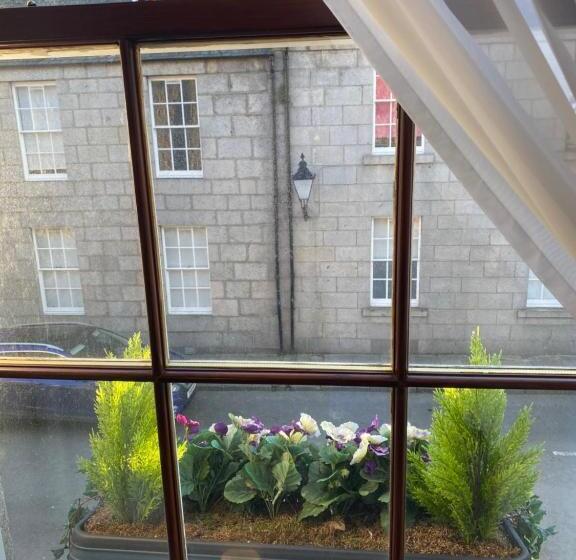 기본룸, The Globe Inn