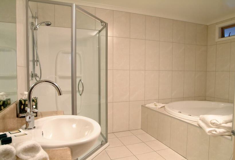 デラックススタジオ, Emerald Spa Motor Inn