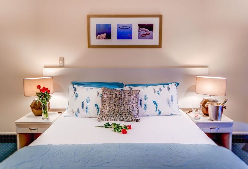 スーペリアスタジオ, Emerald Spa Motor Inn