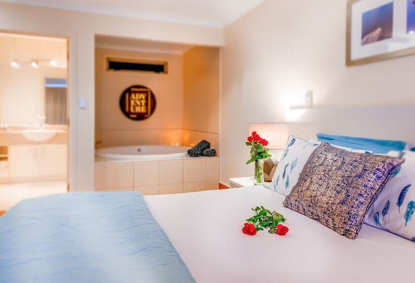 スーペリアスタジオ, Emerald Spa Motor Inn