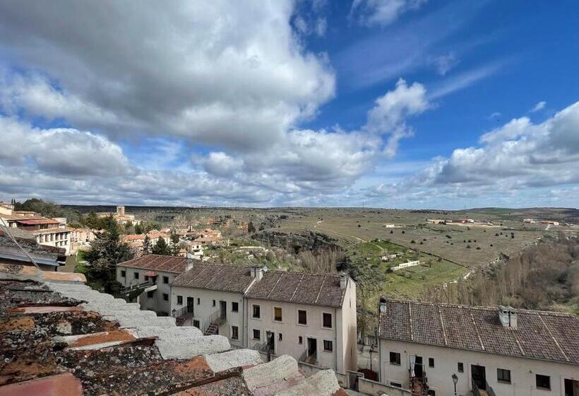 شقة غرفة واحدة, Hospederia Los Templarios