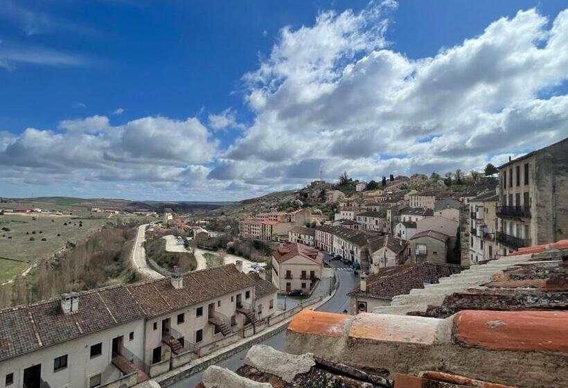 شقة غرفة واحدة, Hospederia Los Templarios