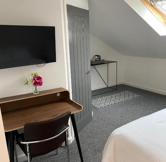 Deluxe Triple Room, Langley House