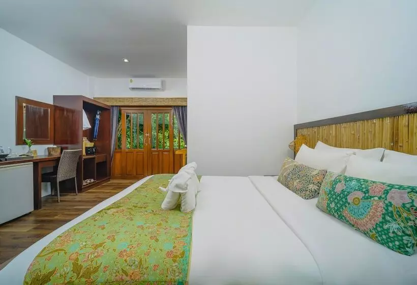 バルコニー付きデラックスルーム, Railay Phutawan Resort