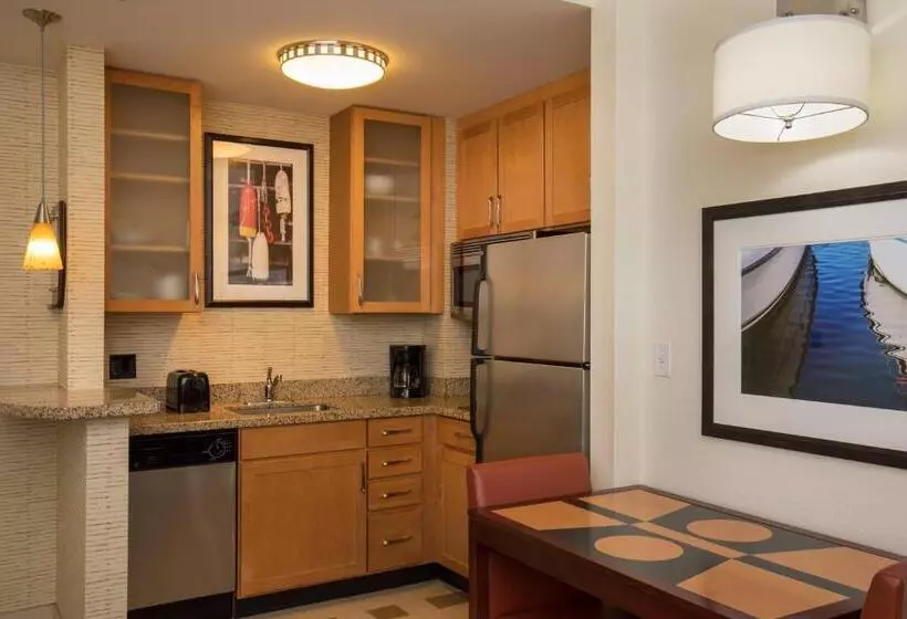 استودیوی استاندارد, Residence Inn Portland Downtown Waterfront