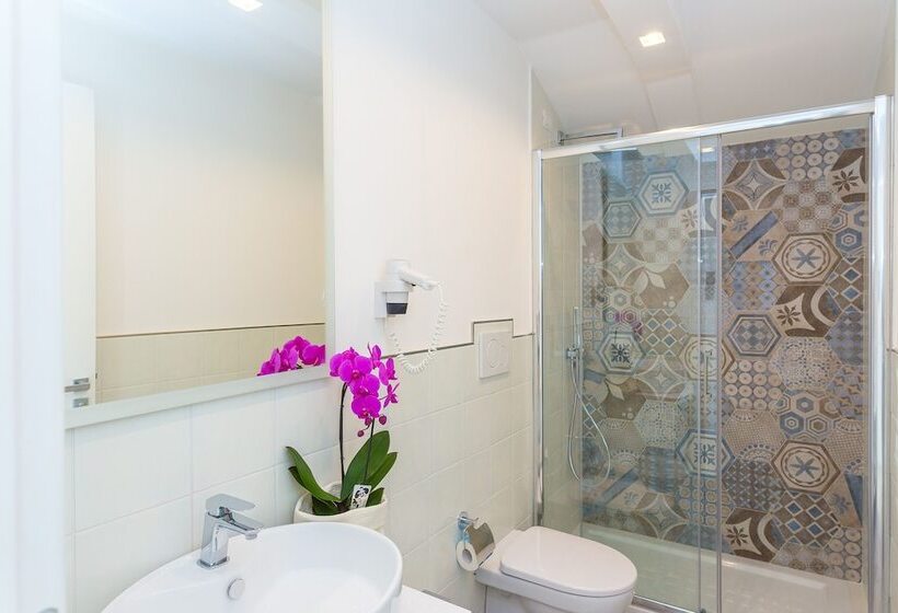 스탠다드 트리플 룸, Rivoli Sorrento