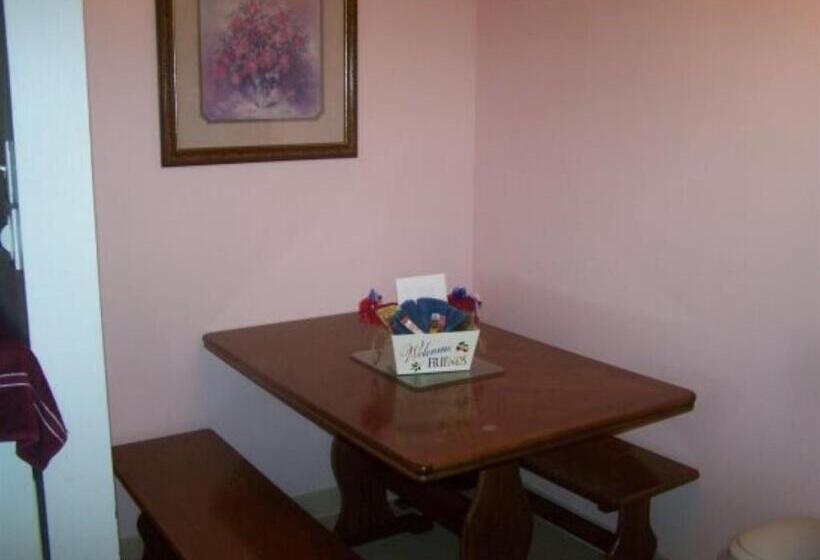 דירת חדר, Oak Square 309