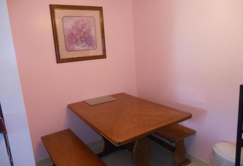 شقة غرفة واحدة, Oak Square 309