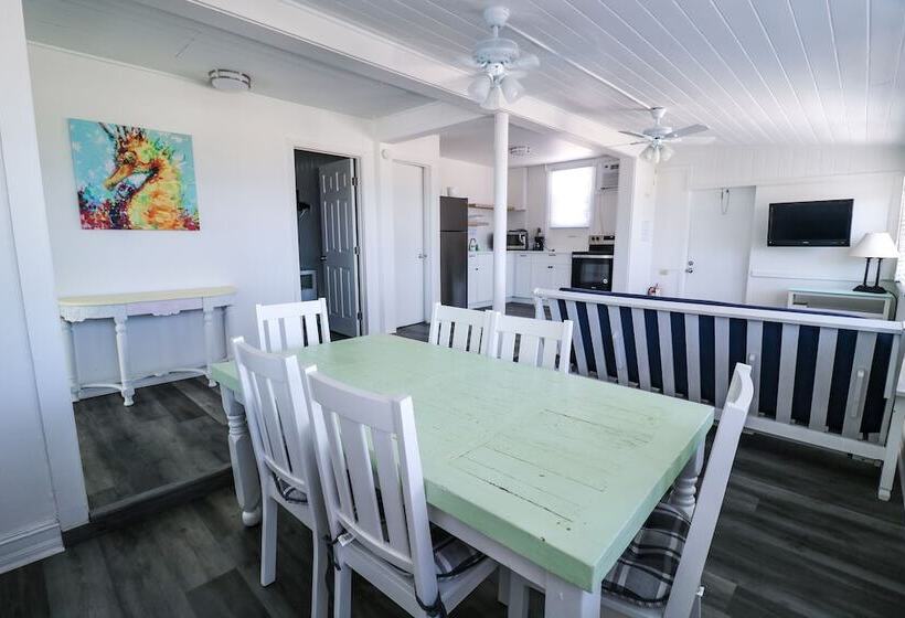 جناح عائلي, Drop Anchor Resort & Marina