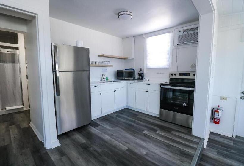 جناح عائلي, Drop Anchor Resort & Marina