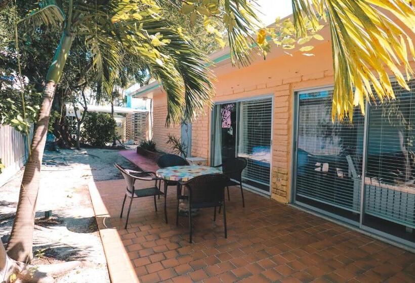 מיטת קינג בסוויטה, Drop Anchor Resort & Marina
