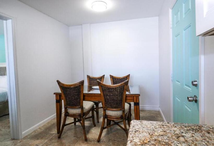 جناح عائلي, Drop Anchor Resort & Marina