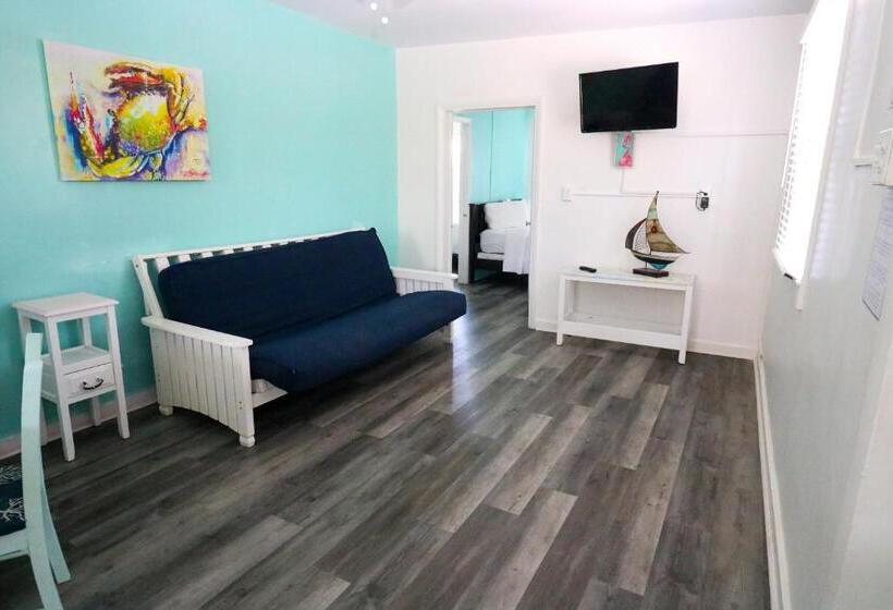 جناح, Drop Anchor Resort & Marina