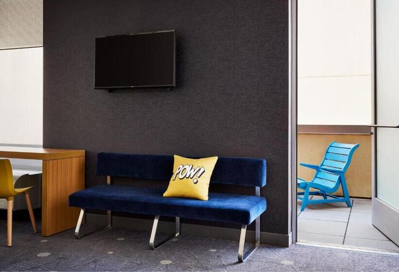 스위트 킹사이즈 침대, Aloft Leawoodoverland Park