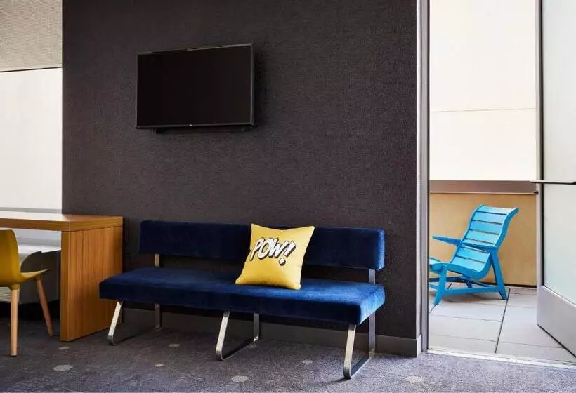キングサイズベッドのスイートルーム, Aloft Leawoodoverland Park