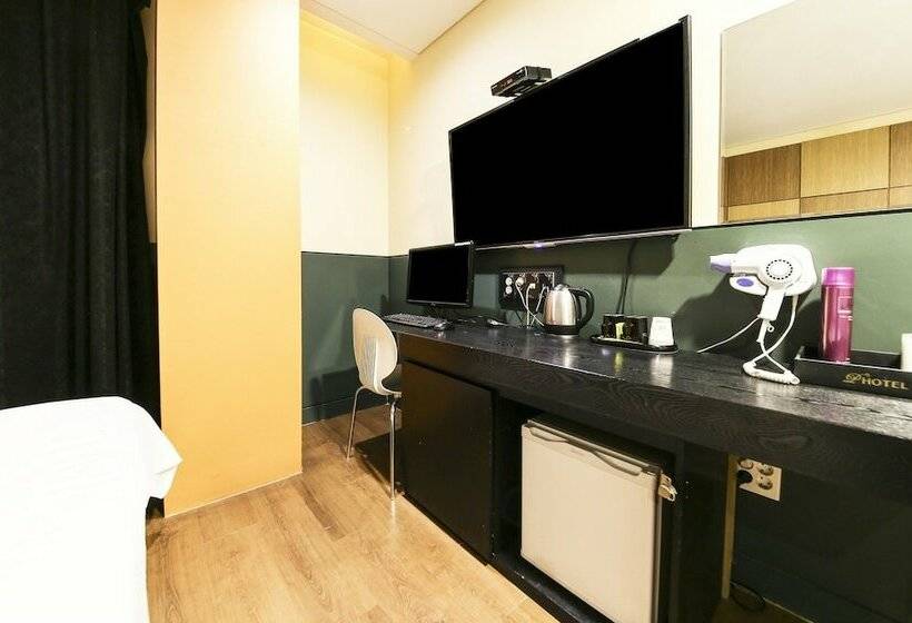 Quarto Estandar, Pavia