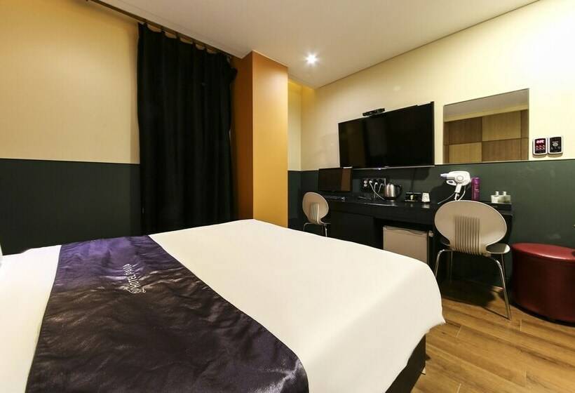 Quarto Estandar, Pavia