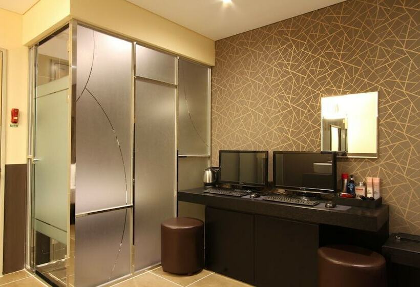 Quarto Deluxe, Pavia