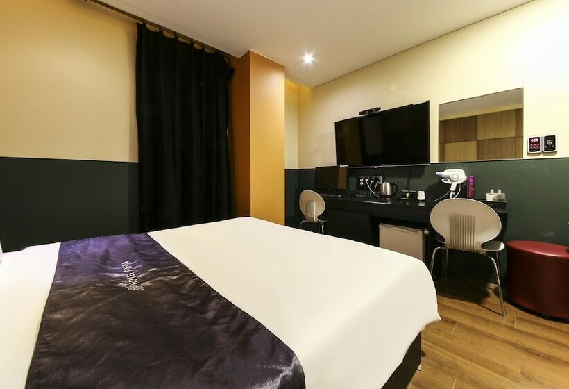 Quarto Estandar, Pavia