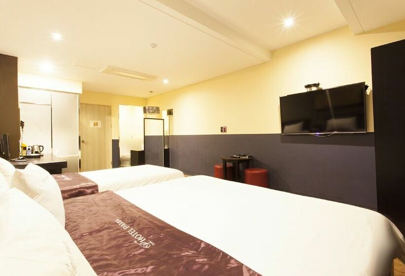 Quarto Deluxe, Pavia